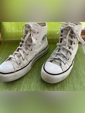 Converse ALL/STARS - high top white womens size 7.5….. shoes